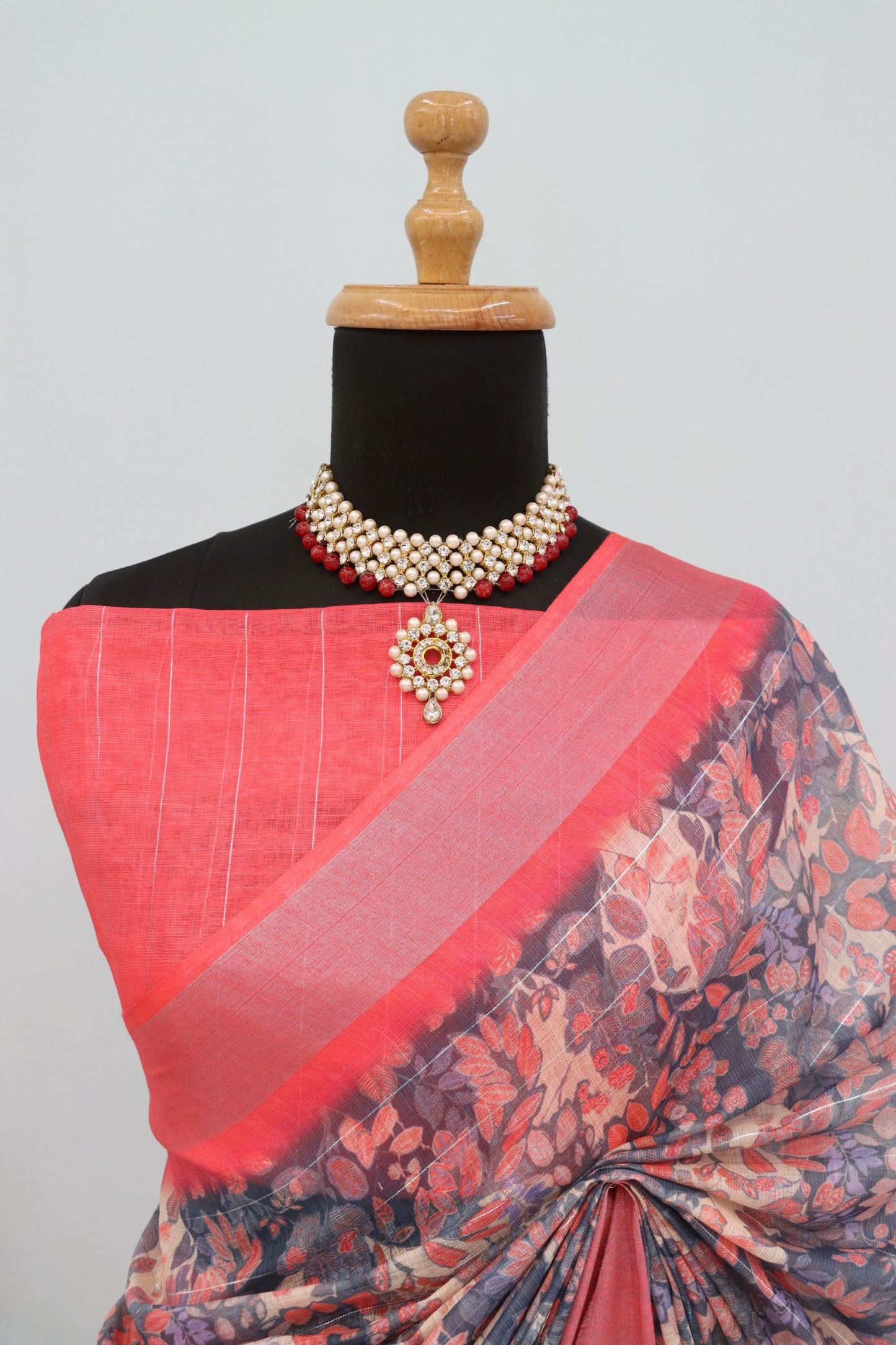 Elegant Floral Linen Saree in Soft Pastel – Breathable Fabric for Women