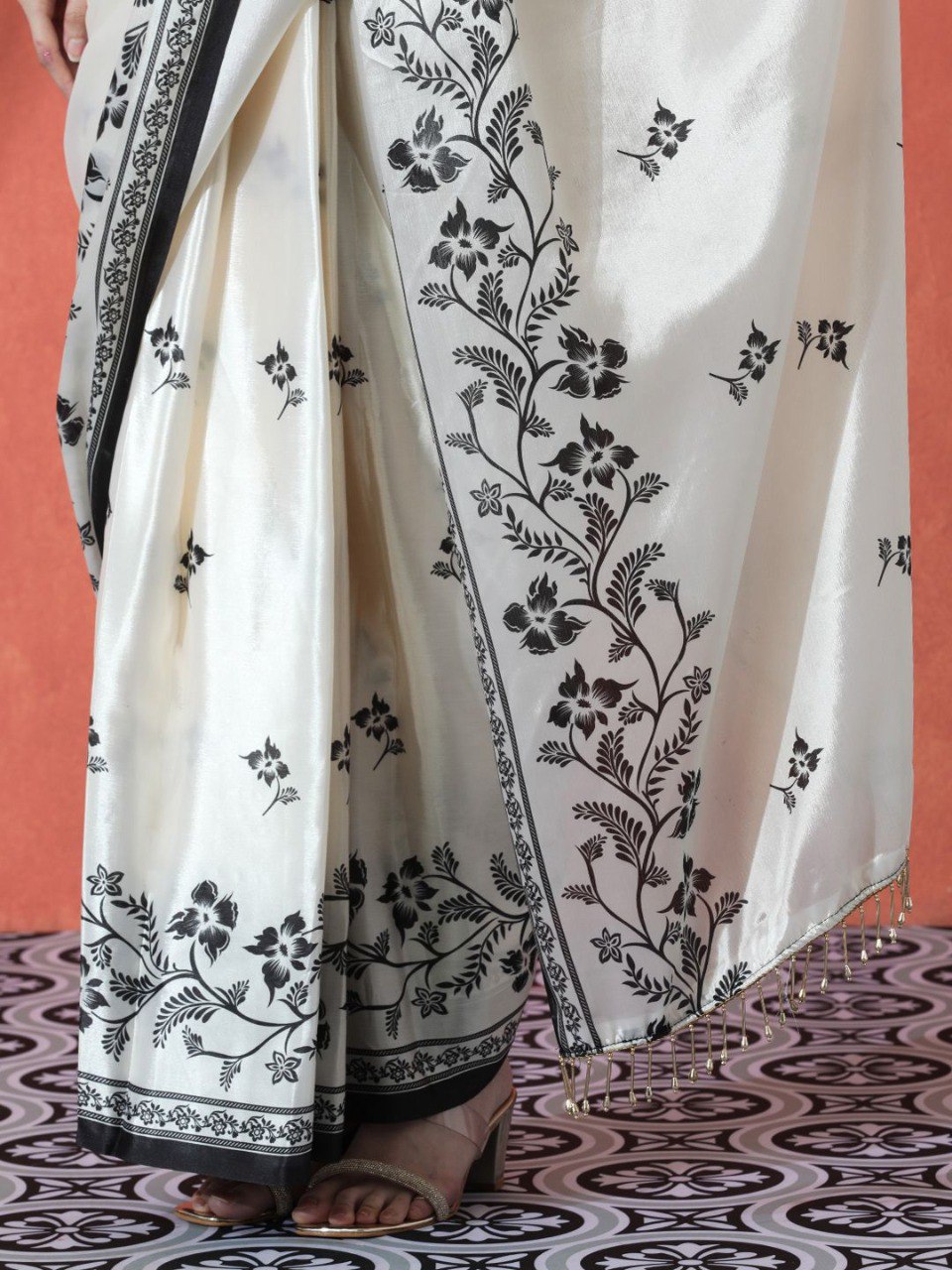 Model wearing white pure Gajri silk saree with black floral embroidery