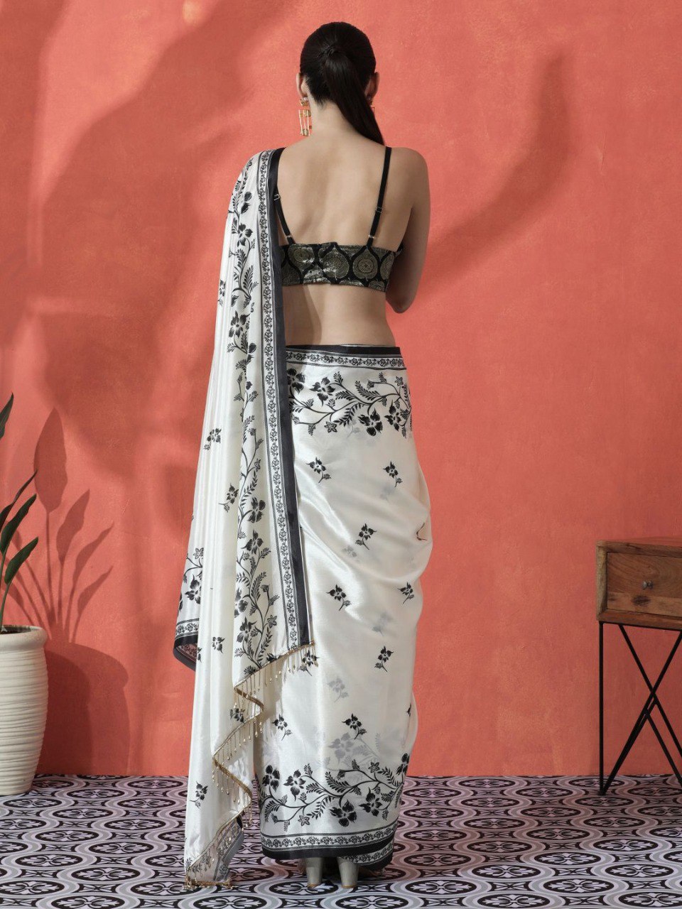 Model wearing white pure Gajri silk saree with black floral embroidery