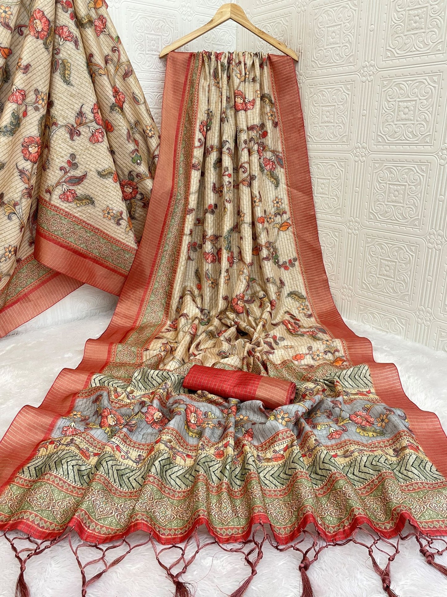Elegant Mysore Silk Saree with Subtle Checks and Floral Zari Pallu